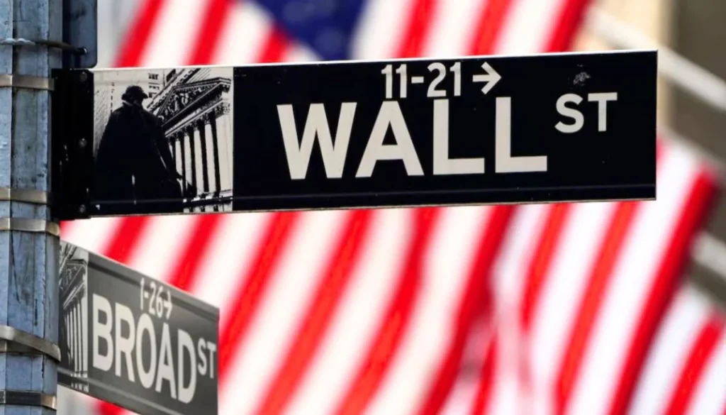 Weekly inflows into US equity funds are coming as investor confidence is rising again.