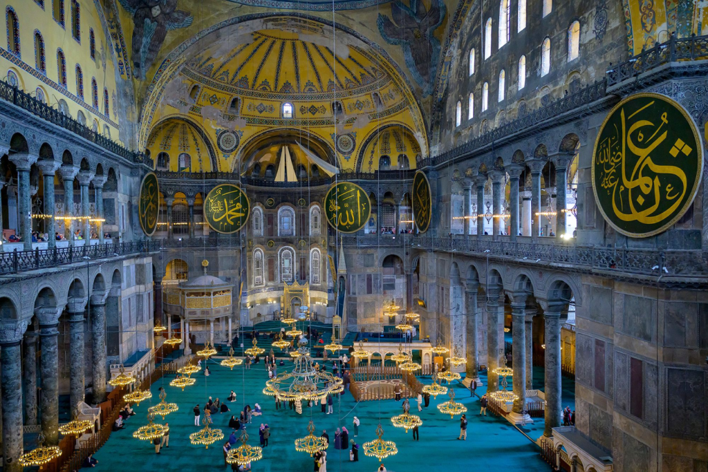 Russian couple faces deportation from Türkiye after reading Bible inside Hagia Sophia